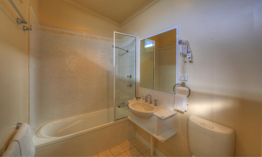 Bathroom 4, NRMA Murramarang Beachfront Holiday Resort, Eurobodalla