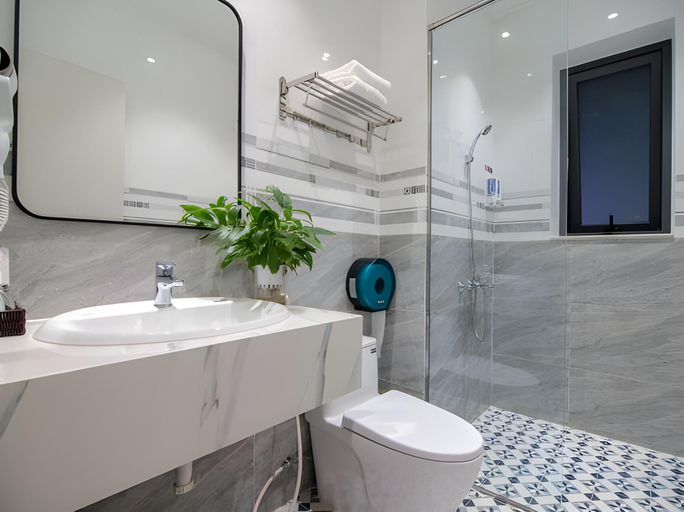 Bathroom 5, BIN BIN HOTEL 11- NEAR ISLAND DIAMOND, District 2