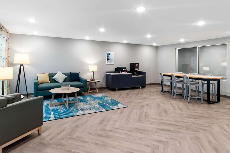Public Area 2, Woodspring Suites Pensacola West, Escambia