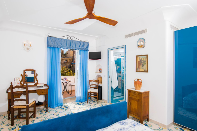 Bedroom 2, Dimora del Podestà, Salerno