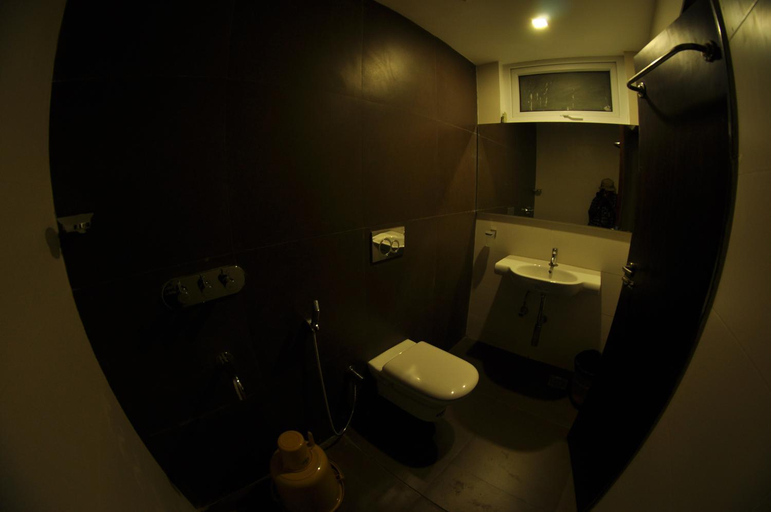 Bathroom 3, Vijey Hotels - Trichy Central, Tiruchirappalli