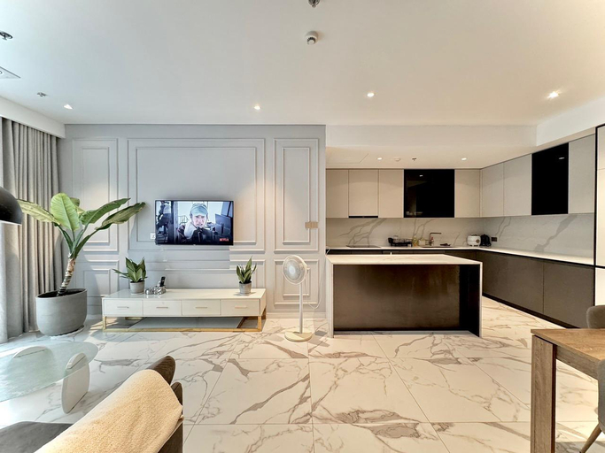 Others 5, Chic, Unbeatable LOCATION, Great Value!!!, District 2
