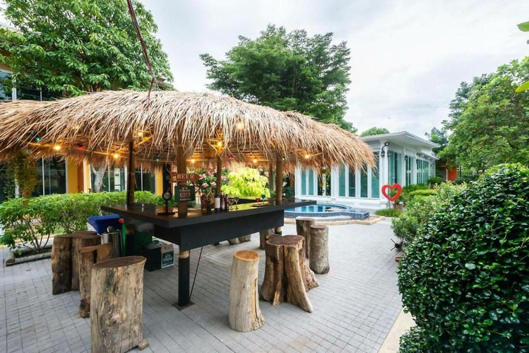 Food & Drinks 4, Bangkok grand resort, Bang Sao Thong