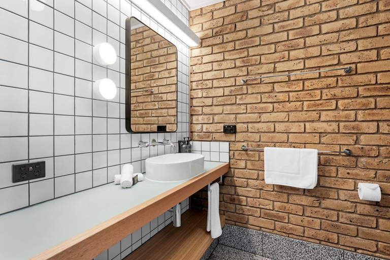 Bathroom 2, Flinders Cove Motel, Melbourne