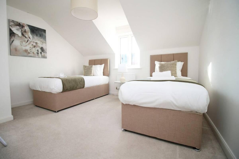 Others 5, 4 BR | Free Parking | Garden, Monmouthshire
