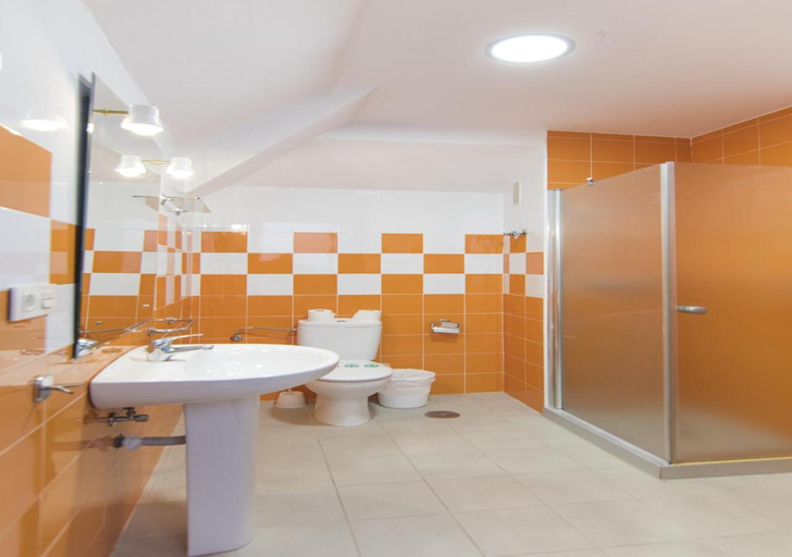 Bathroom 2, Albergue Inturjoven Punta Umbria, Huelva