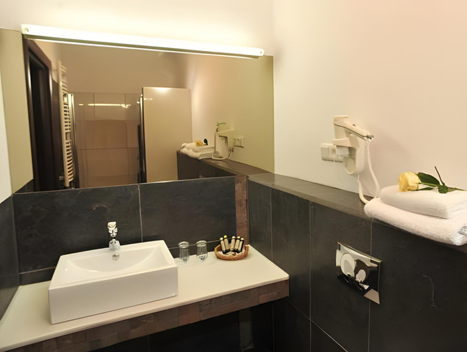 Bathroom 5, Stary Tartak, Iława