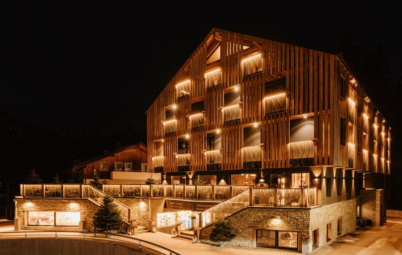 Exterior & Views