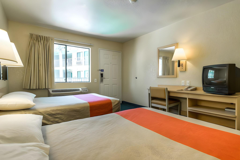 Bedroom 2, Beachside Inn Anaheim, Orange