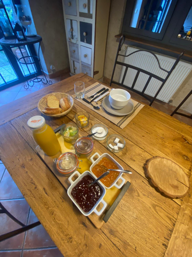 Food & Drinks, UNE FERME EN VILLE Chambres d'hotes, Table d'hotes, Petit dejeuner compris, Rhône