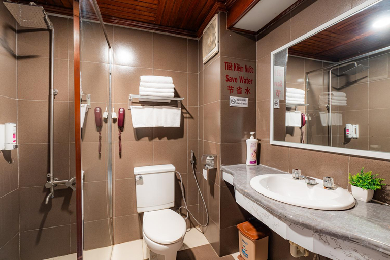 Bathroom 3, Hanh Long Hotel, District 5