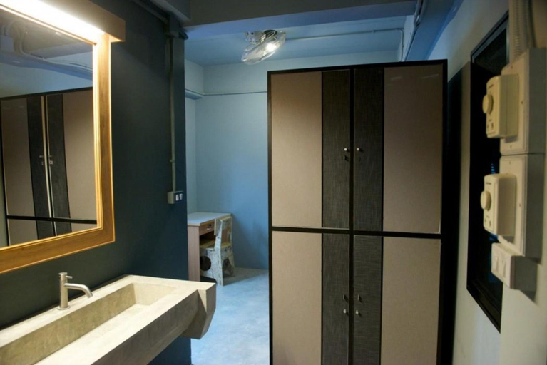 Bathroom 2, 9 Hostel, Muang Chiang Mai