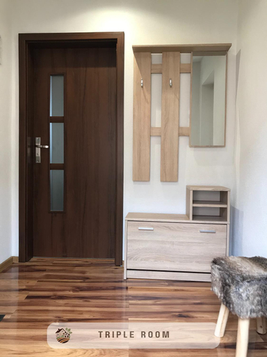 Others 4, Apartmanovy dom Visnove, Žilina