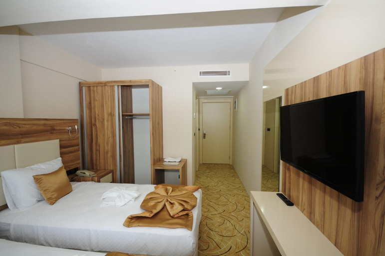 Bedroom 4, Grand Hekimoglu Hotel, Konak