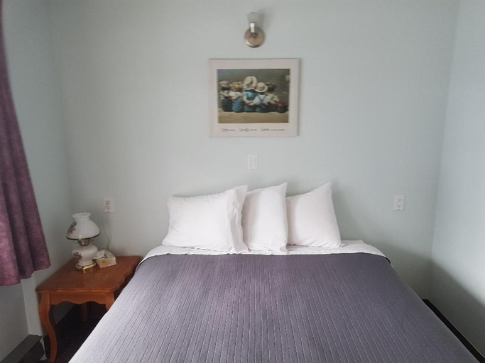 Bedroom 3, Anchor Riverfront Motel, Columbia-Shuswap