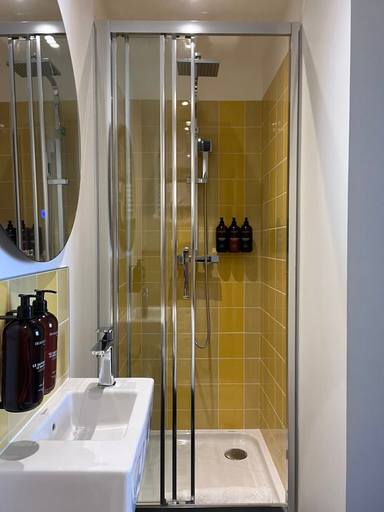Bathroom 4, Beauquartier - Marais Turenne, Paris