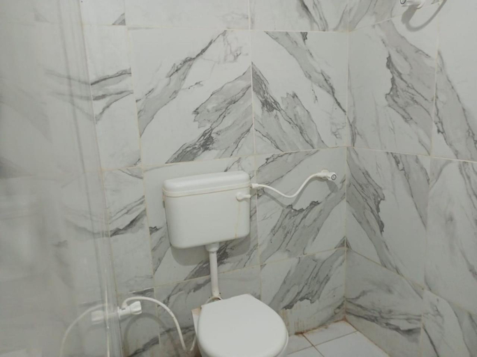 Bathroom 2, DWARKA TOURIST BUNGALOW Only Family, Devbhumi Dwarka