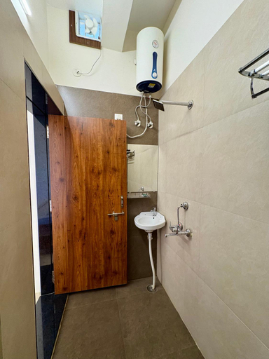 Bathroom 5, PUSHKAR EATS RESTAURANT and ROOMS, Ajmer