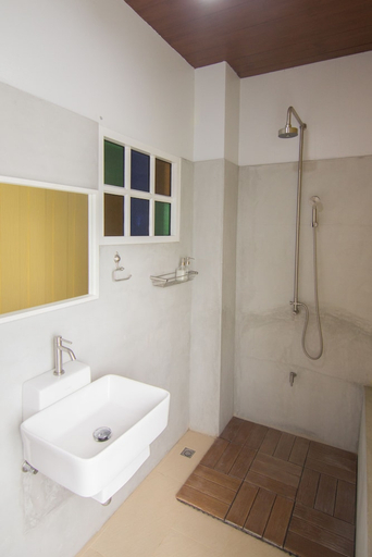 Bathroom 2, Just Fine Krabi, Mueang Krabi