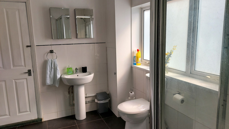 Bathroom 2, Victoria Heights - Beautiful 3-bed in Gillingham K, Medway