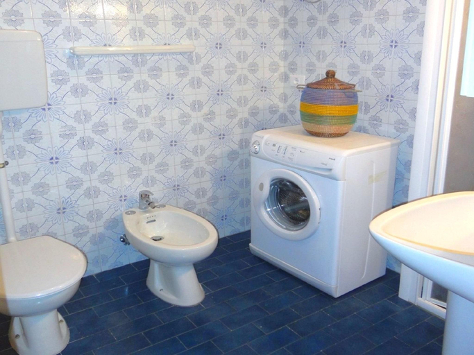 Bathroom, Apartment in Porto Santa Margherita by Beach, Venezia