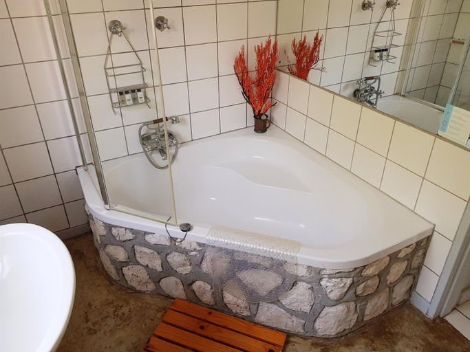 Bathroom 3, Beachcombers, Overberg