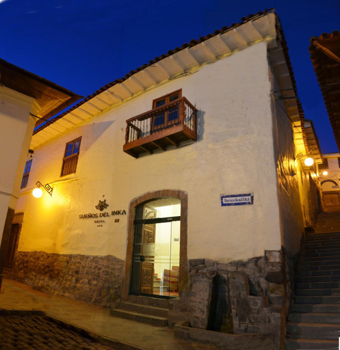 Exterior & Views
