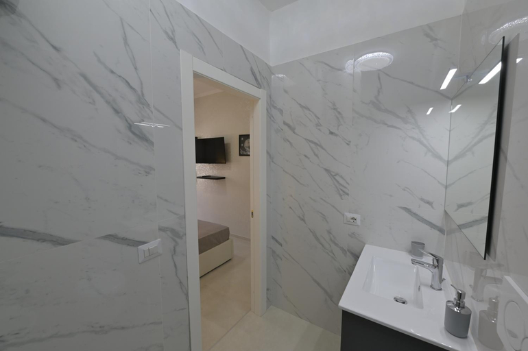 Bathroom 5, La Bella Vita Guest House, Lecce