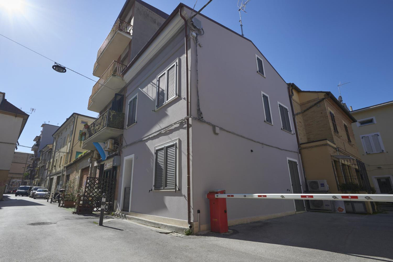 Others 5, Nuovo Appartamento in Pieno Centro con WiFi E Clima, Macerata