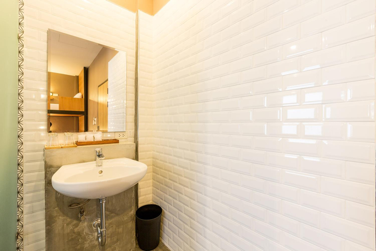 Bathroom 4, Srisuksant Square, Mueang Krabi