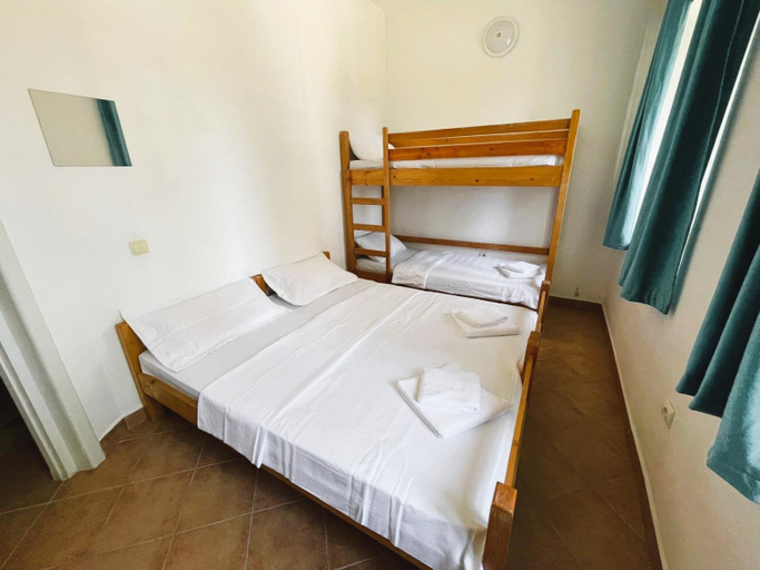 Bedroom 4, Oaki Lake, Agigea