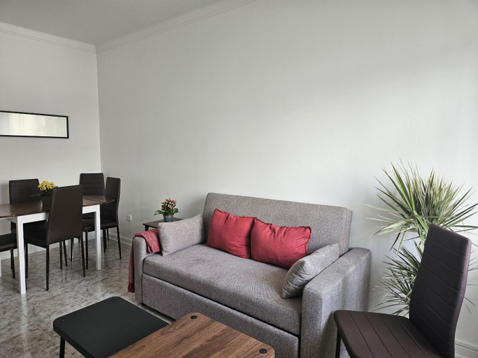 Shared lounge/TV area 5, Light Spacious Almada Apartment, Almada