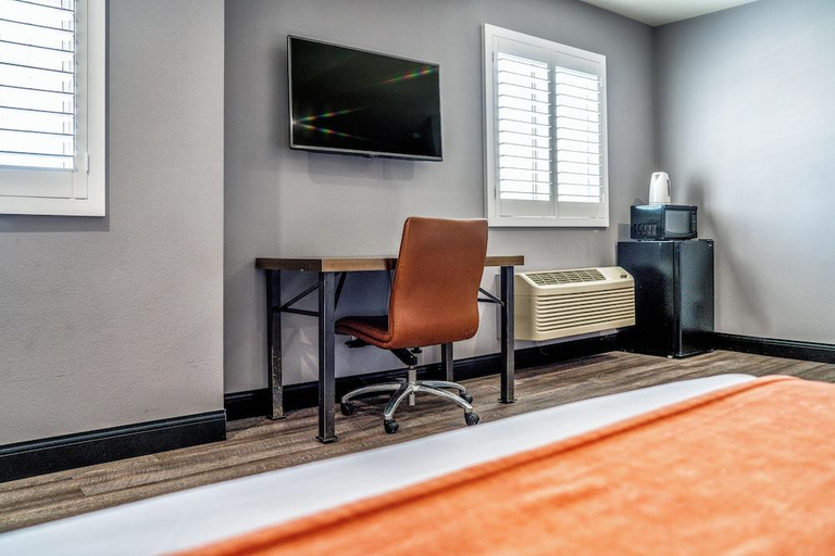 Bedroom 2, LYFE INN & SUITES by AGA - LAX Airport, Los Angeles