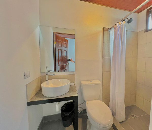 Bathroom 2, Hotel Citadin Z10, ZONA 10