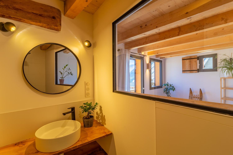 Bathroom 2, Alesina, Savoie