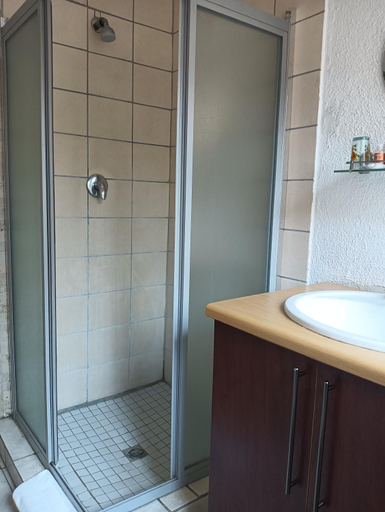 Bathroom 4, Desita La' Guesthouse, Bojanala