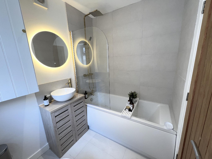 Bathroom 3, 2 Edward Street, Conwy