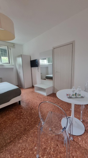 Others 2, BAM BAM TIBURTINA Guesthouse, Roma