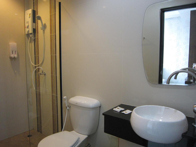 Bathroom 4, Krabi Riverview Hotel, Mueang Krabi