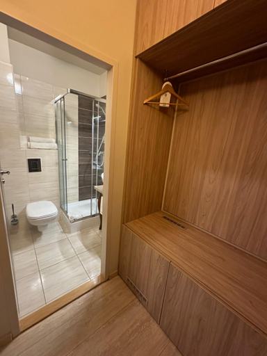 Bathroom 4, Hunyadi, Győr