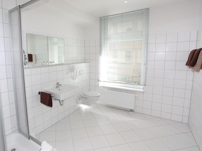 Bathroom 4, Hotel Arcade, Wuppertal