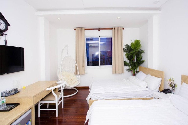 Bedroom 4, Family Hotel, District 1