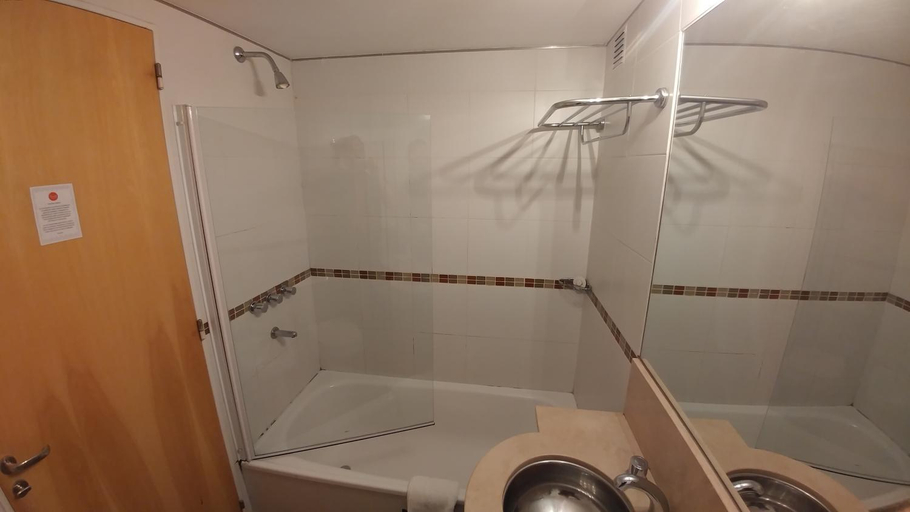Bathroom 4, Livin Residence, Rosario