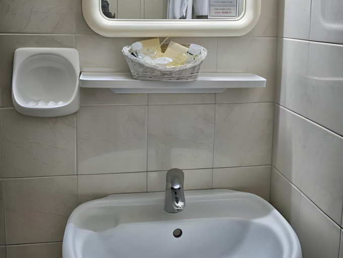 Bathroom, Hotel Fotini, Peloponnese