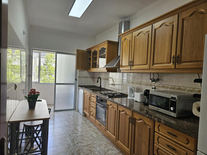 Kitchen 4, Light Spacious Almada Apartment, Almada