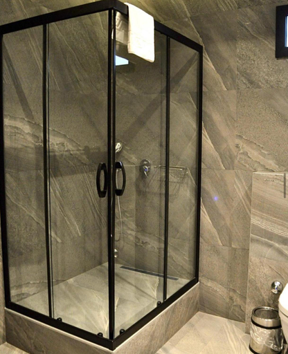 Bathroom 4, Emen'S Otel, Konak