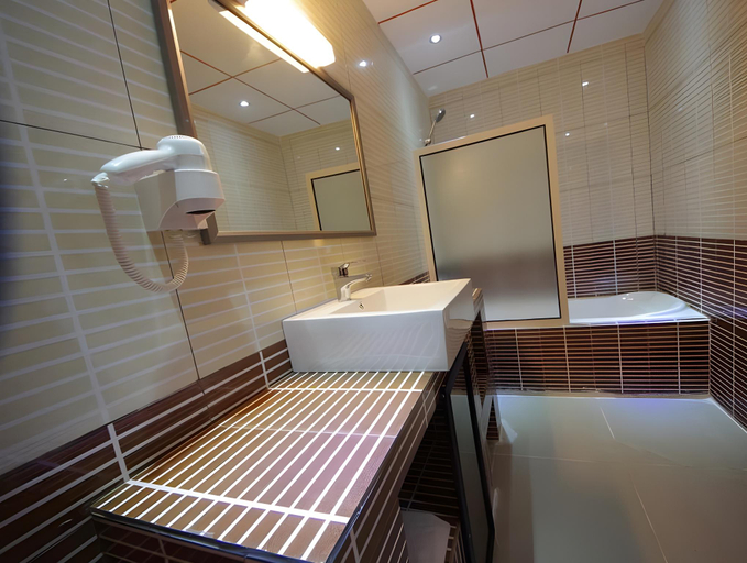 Bathroom 3, Residence La Corniche, Dakar