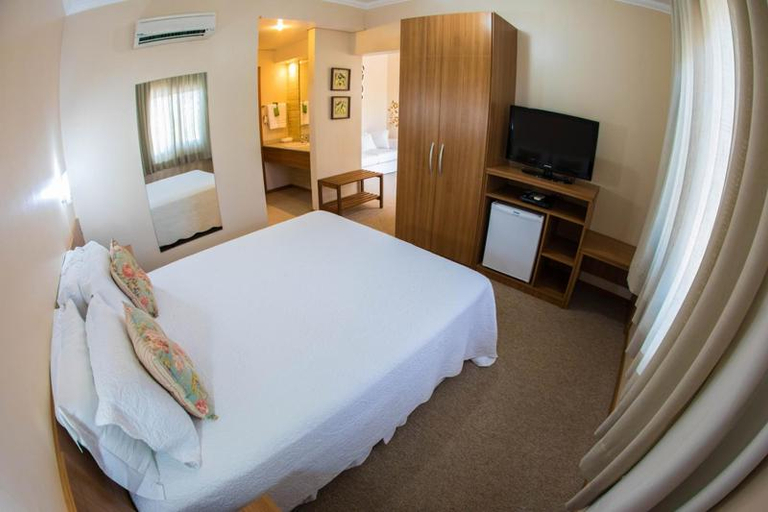 Bedroom 2, Hotel Itagy, Tibaji