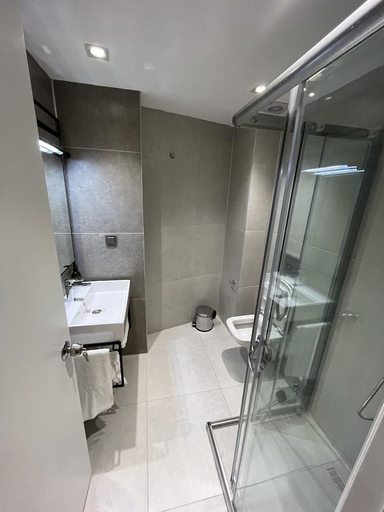 Bathroom 5, Sezer's Oliva Hotel, Ezine