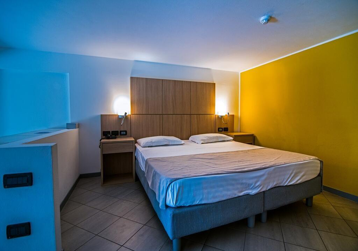 Bedroom 3, Aregai Marina Hotel & Residence, Imperia